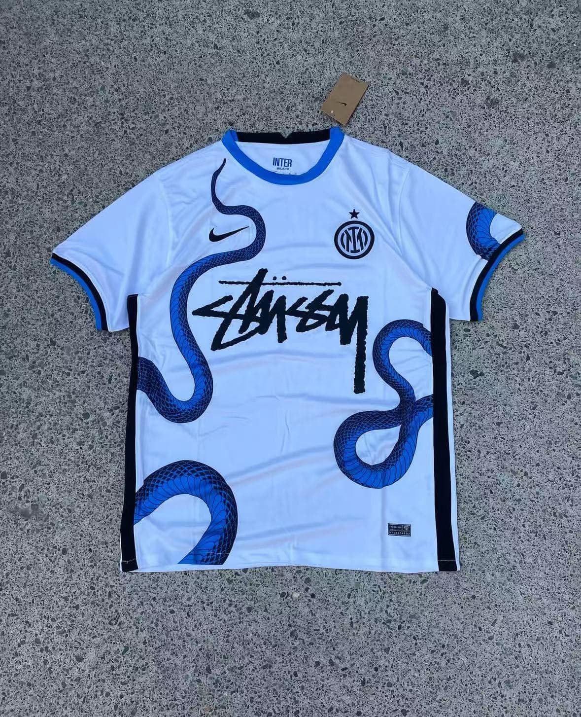 Stussy × Inter Milan Extérieur Serpent — vue 1